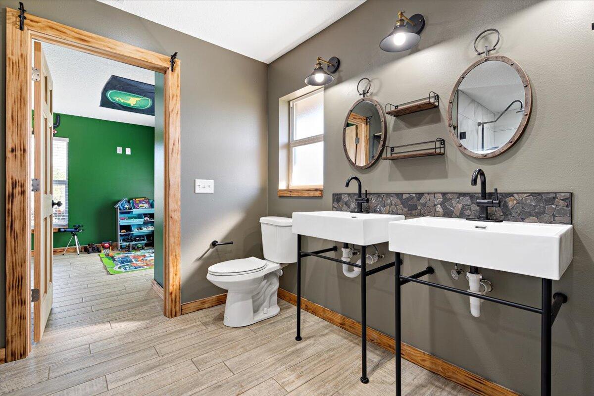 COUNTRY HILLS ESTATES - Residential