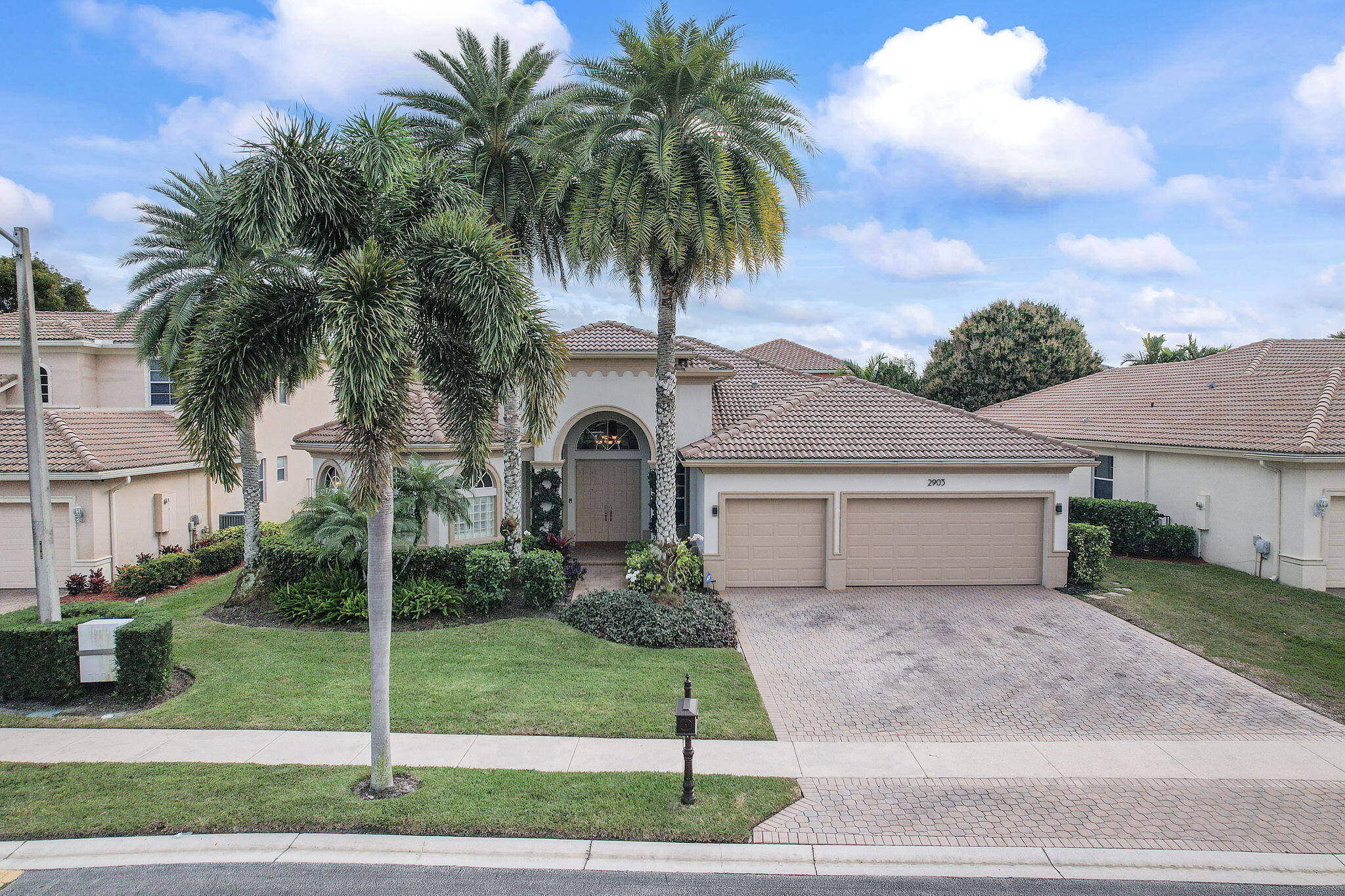 2903 Fontana Lane