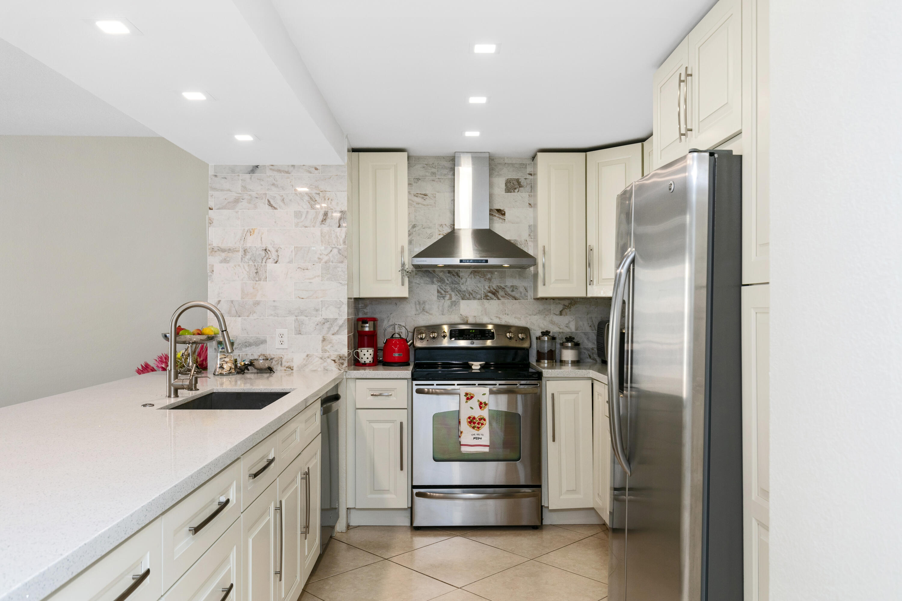 1147 Hillsboro Mile 803