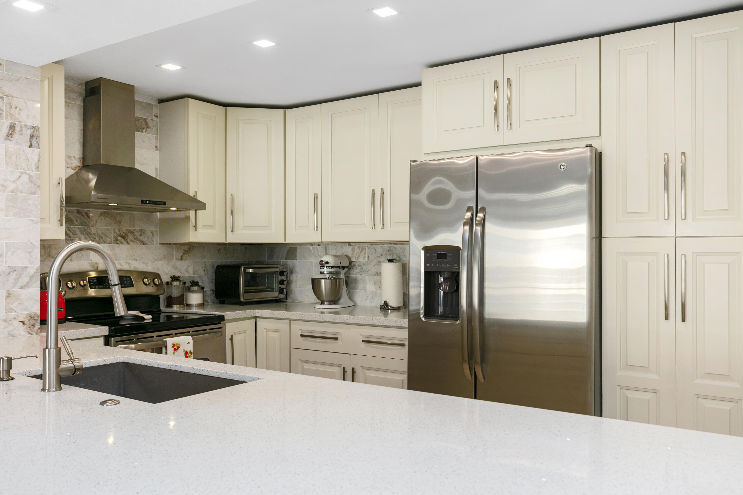 1147 Hillsboro Mile 803