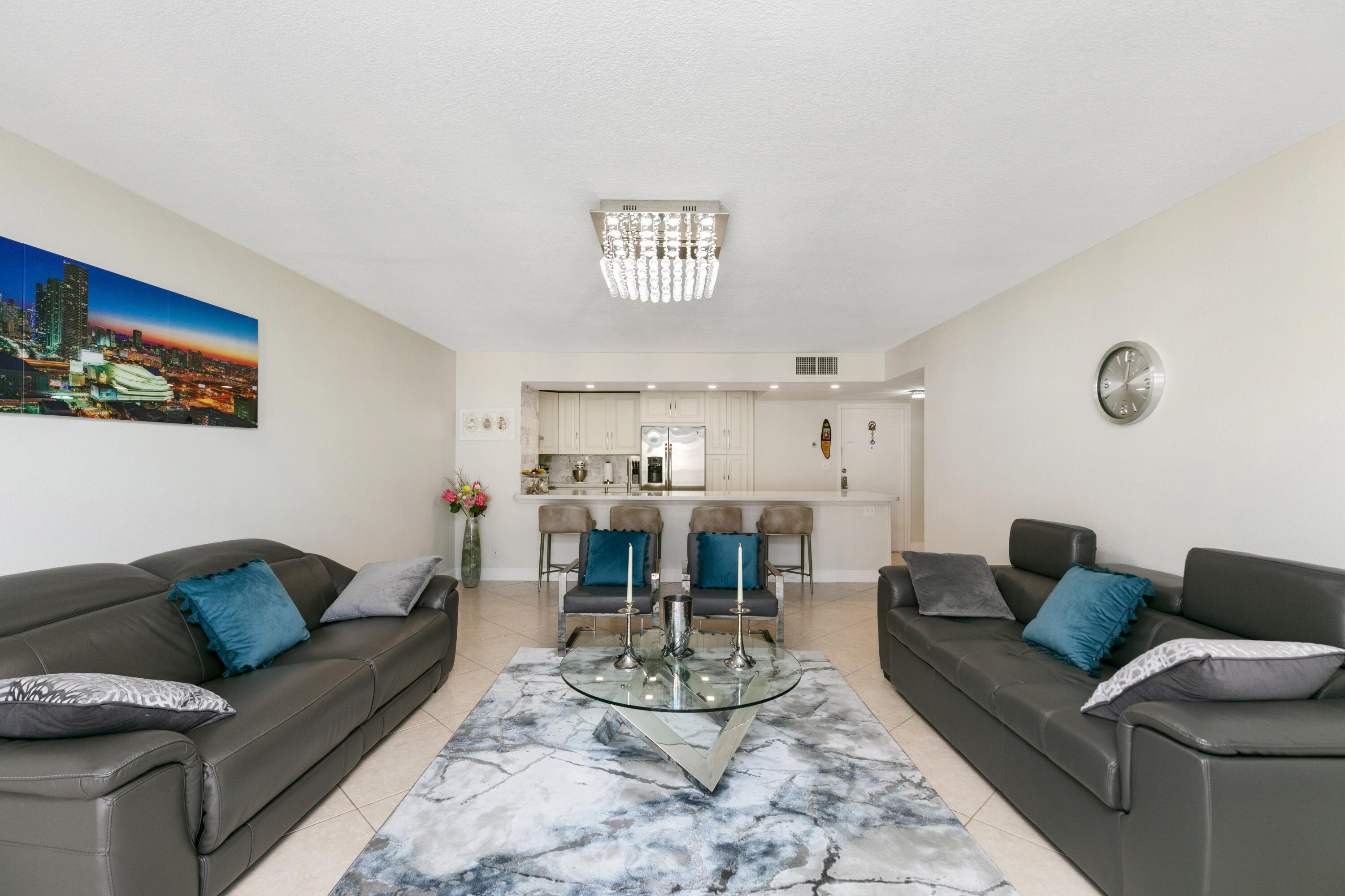 1147 Hillsboro Mile 803