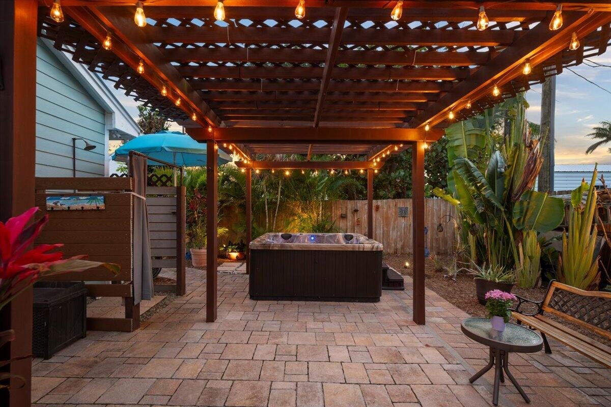 HOBE SOUND ESTATES - Residential