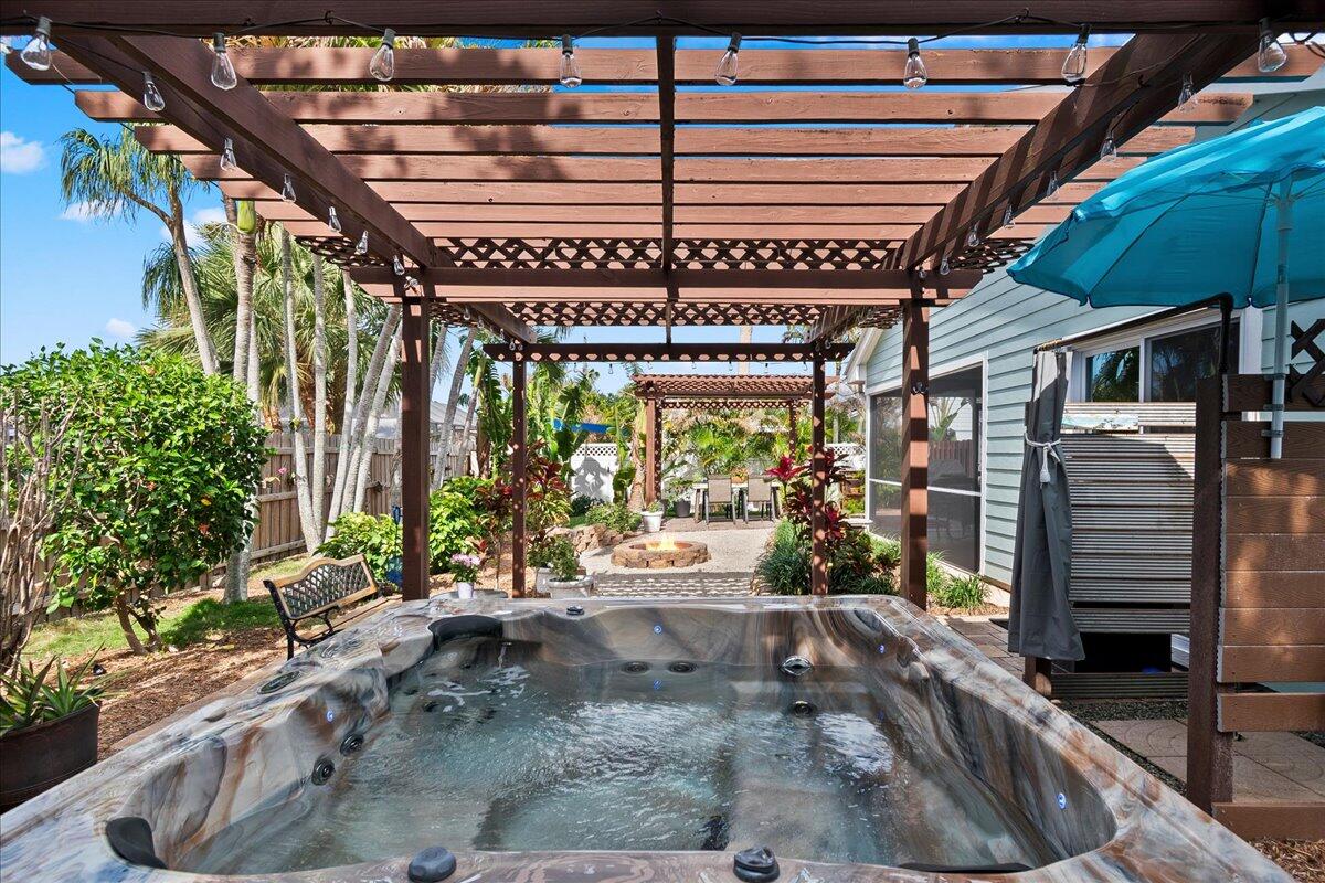 HOBE SOUND ESTATES - Residential