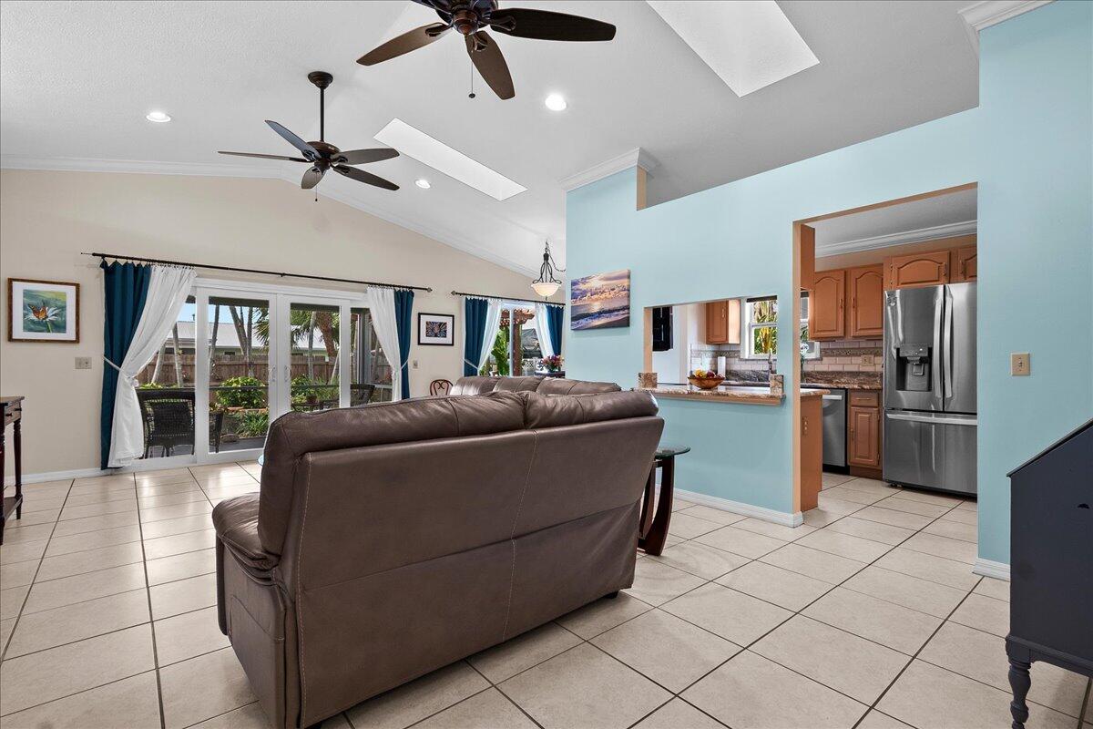 HOBE SOUND ESTATES - Residential