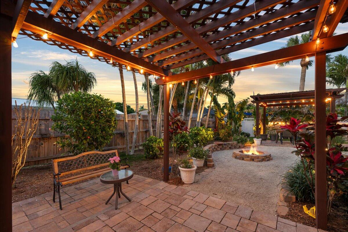 HOBE SOUND ESTATES - Residential