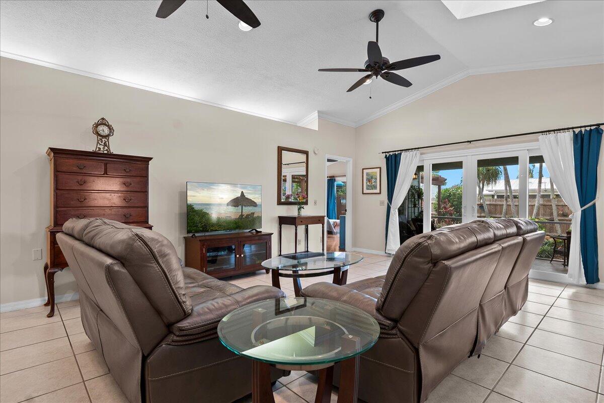 HOBE SOUND ESTATES - Residential