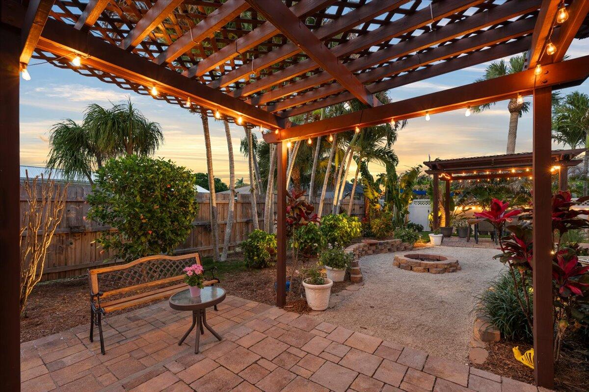 HOBE SOUND ESTATES - Residential