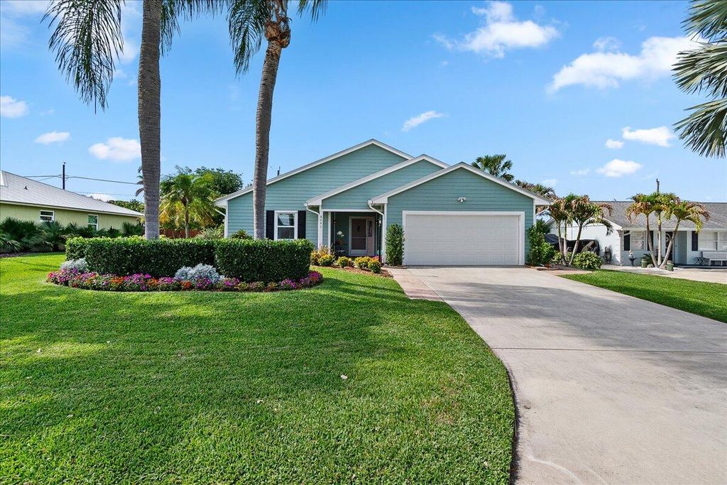 Photo of 8093 SE Carlton Street, Hobe Sound, FL 33455 (MLS # B26015622)