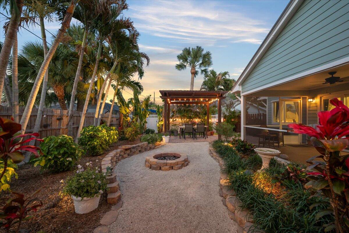HOBE SOUND ESTATES - Residential