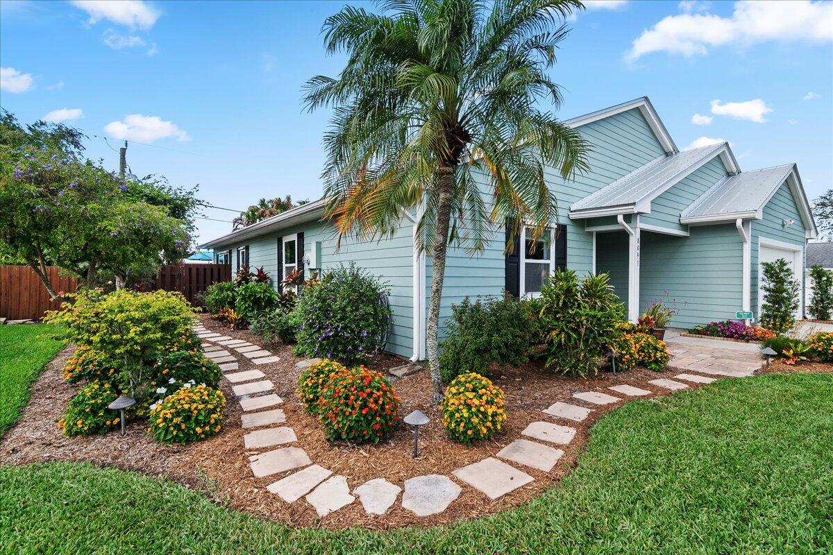 HOBE SOUND ESTATES - Residential