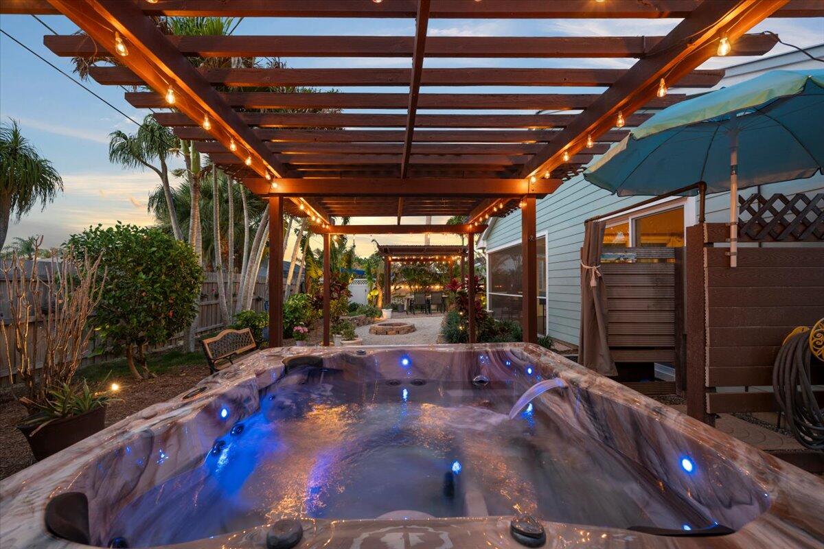 HOBE SOUND ESTATES - Residential