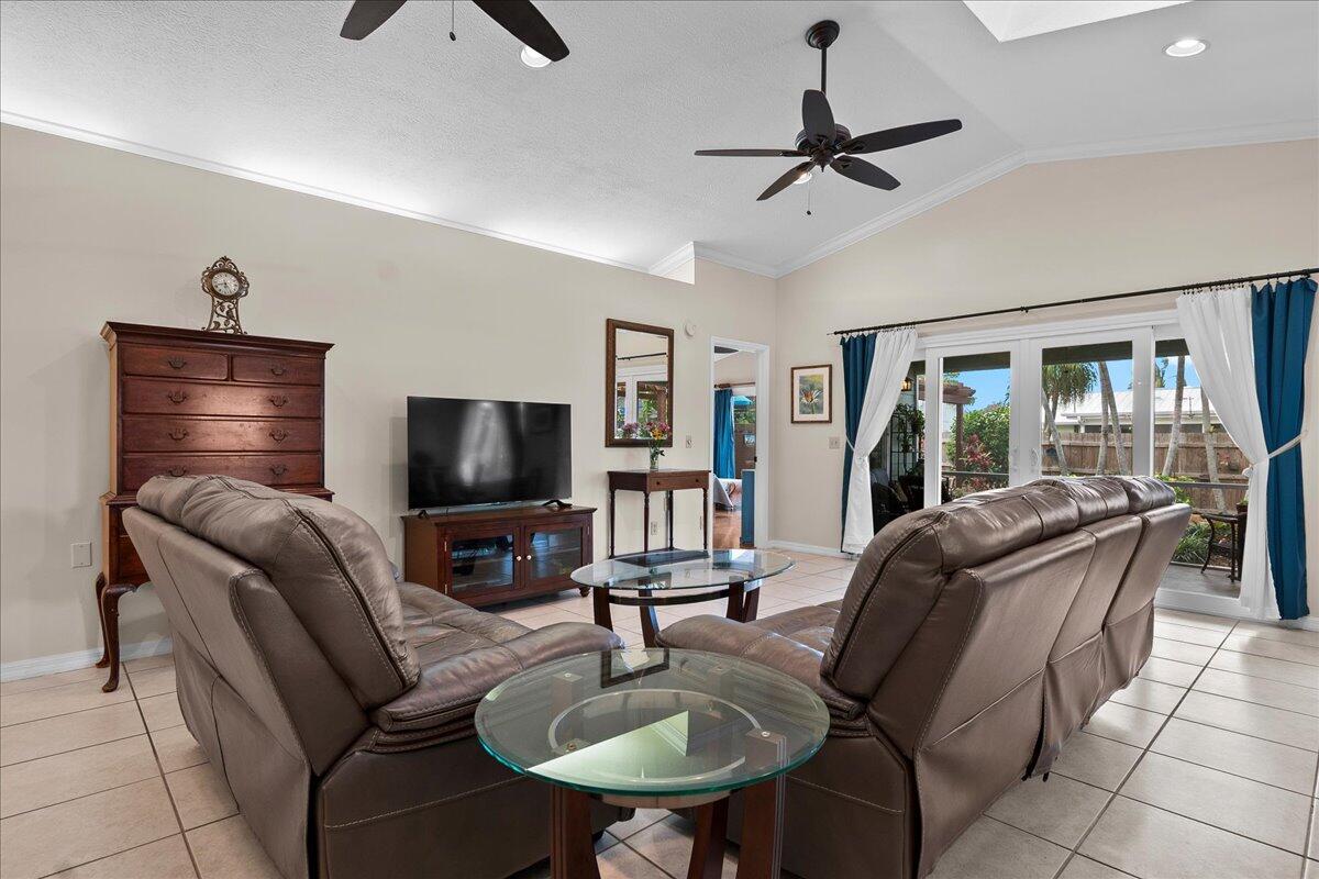 HOBE SOUND ESTATES - Residential
