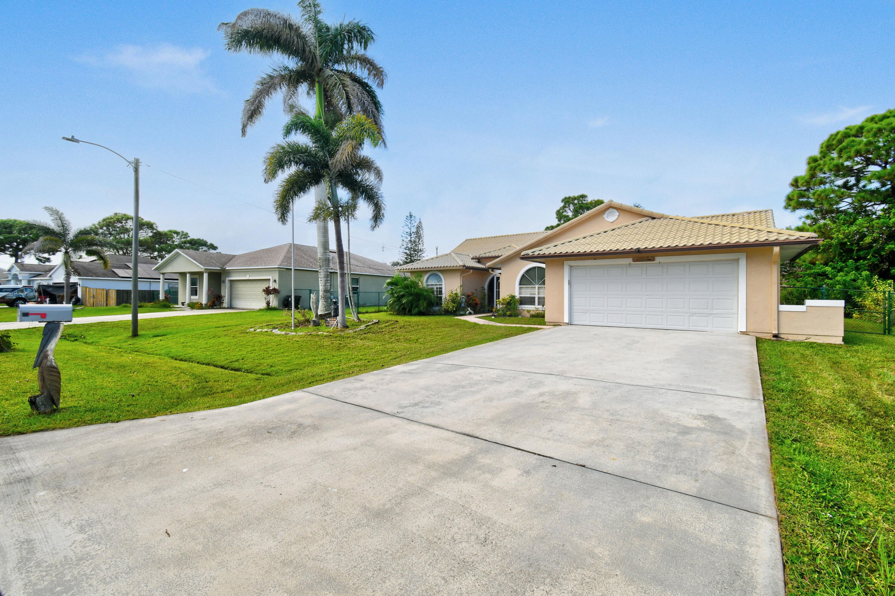 1758 SE DUMA Terrace, Port St Lucie, FL, 34952/$439,999 2 1758 SE DUMA Terrace