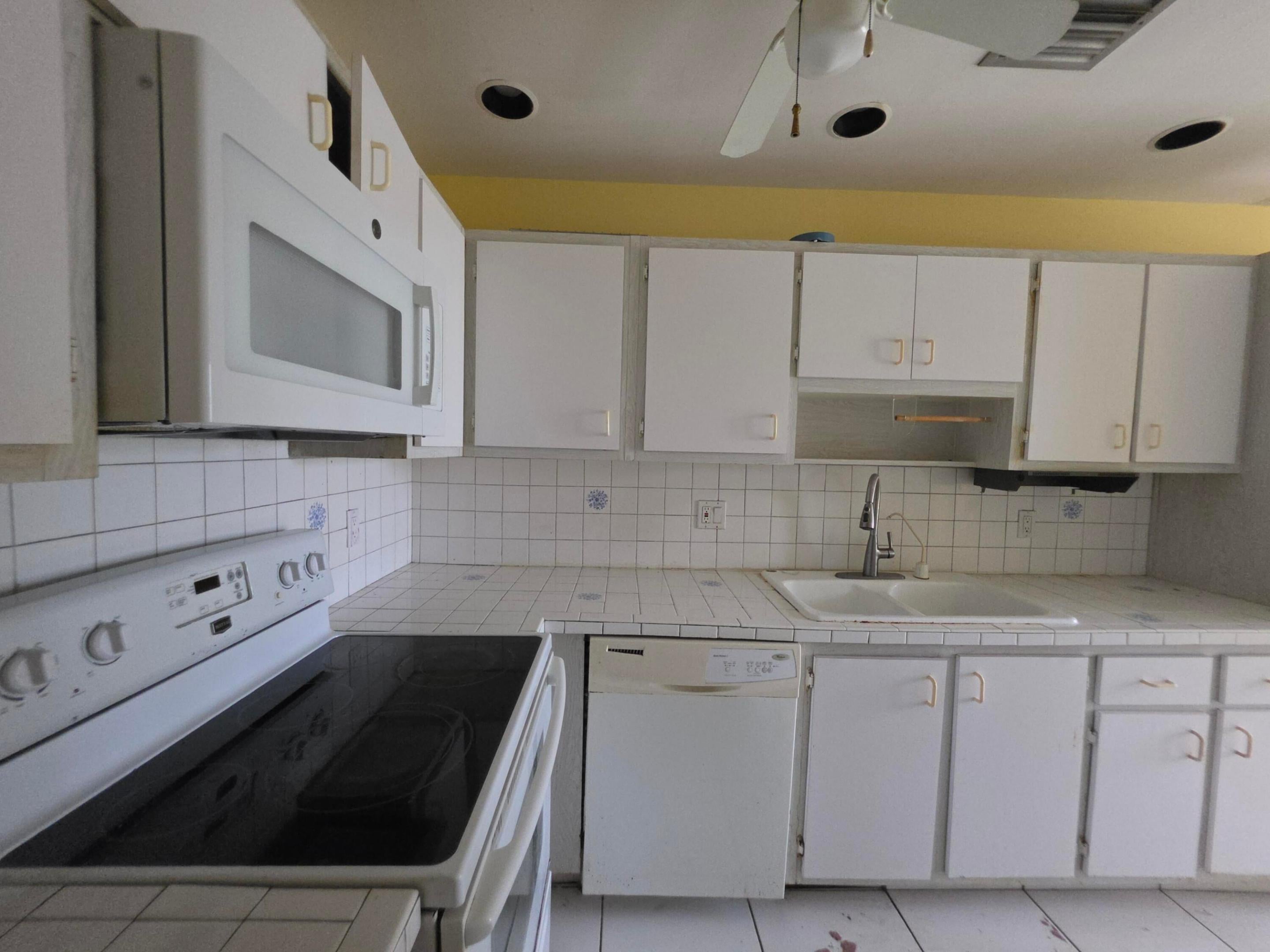 1131 CALAMONDIN Terrace 101