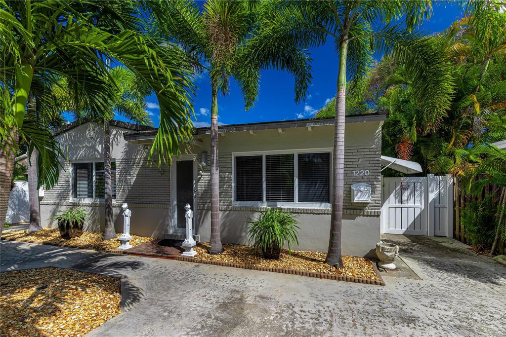Photo of 1220 NE 16th Terrace, Fort Lauderdale, FL 33304 (MLS # B26016512)