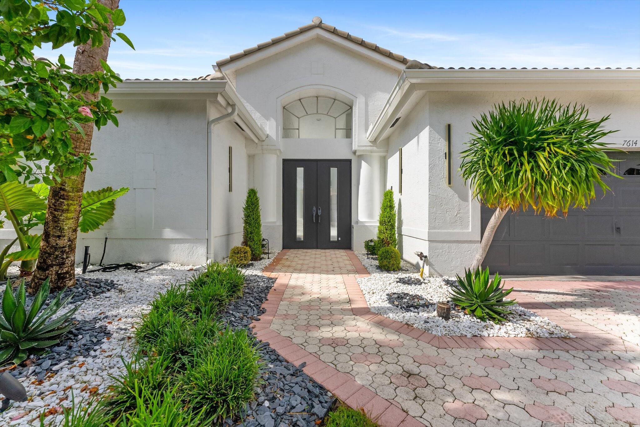 7614 La Corniche Circle