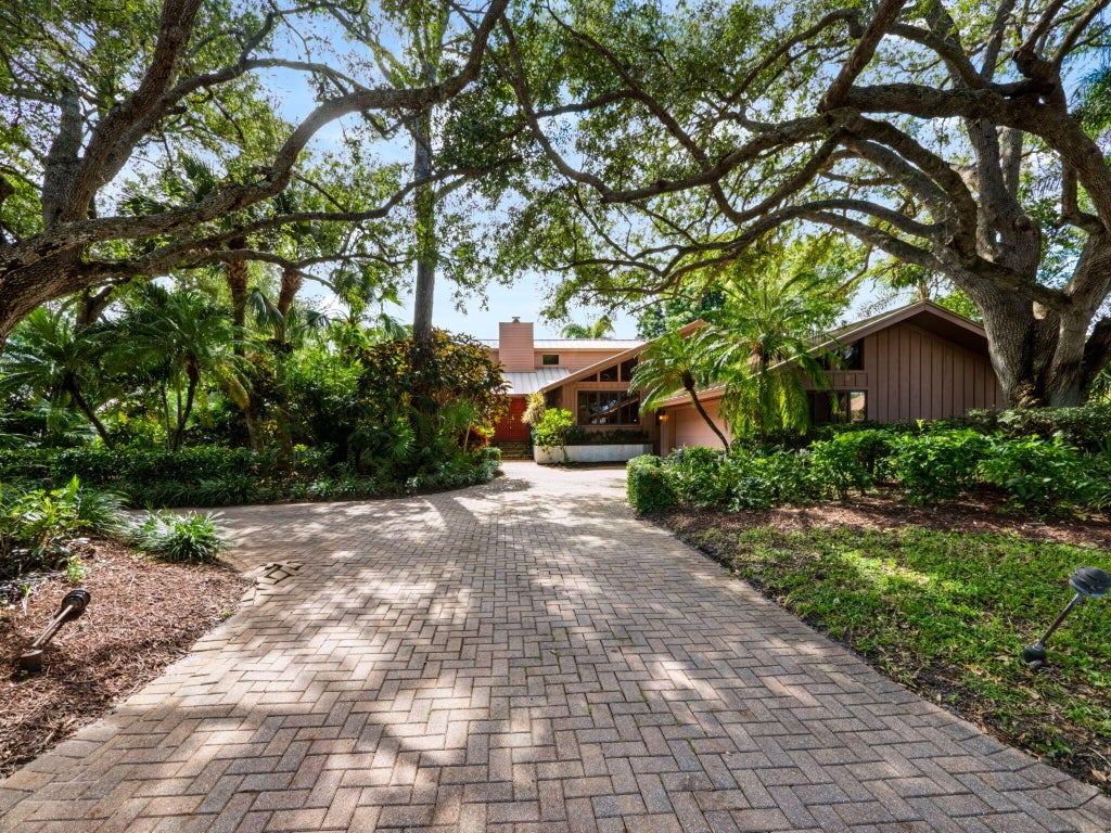 Photo of 5011 SE Burning Tree Circle, Stuart, FL 34997 (MLS # B26089145)