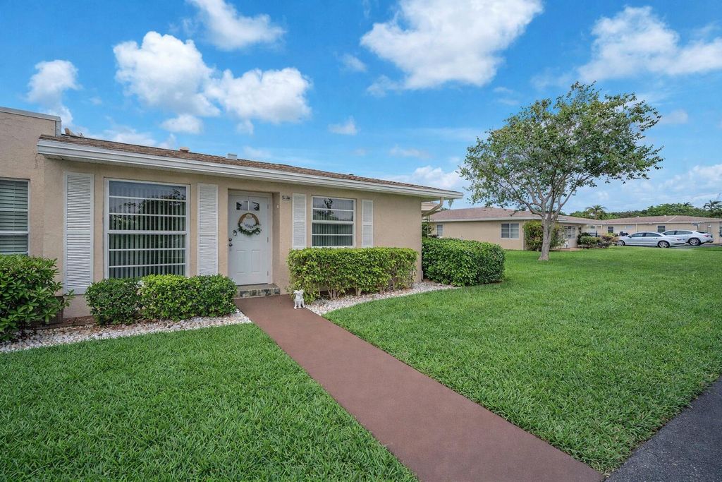 Photo of 20814 Vinesta Circle #293, Boca Raton, FL 33433 (MLS # R11169390)