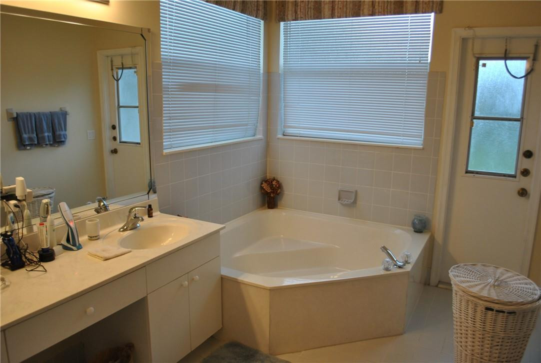 PARKWOOD - Residential Lease