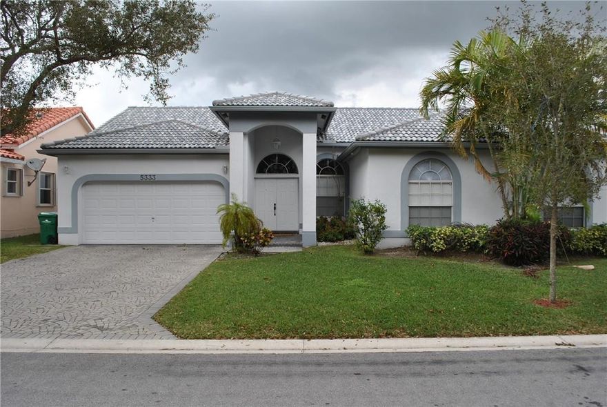 Desirable 4/2.5 in Coal Creek (Parkwood). Home features: formal & casual dining, formal LR and Family Room, huge master suite and bath w/separate roman tub and shower, laundry room, large fenced yard w/mature fruit trees, shutters. Close to everything. Good schools!