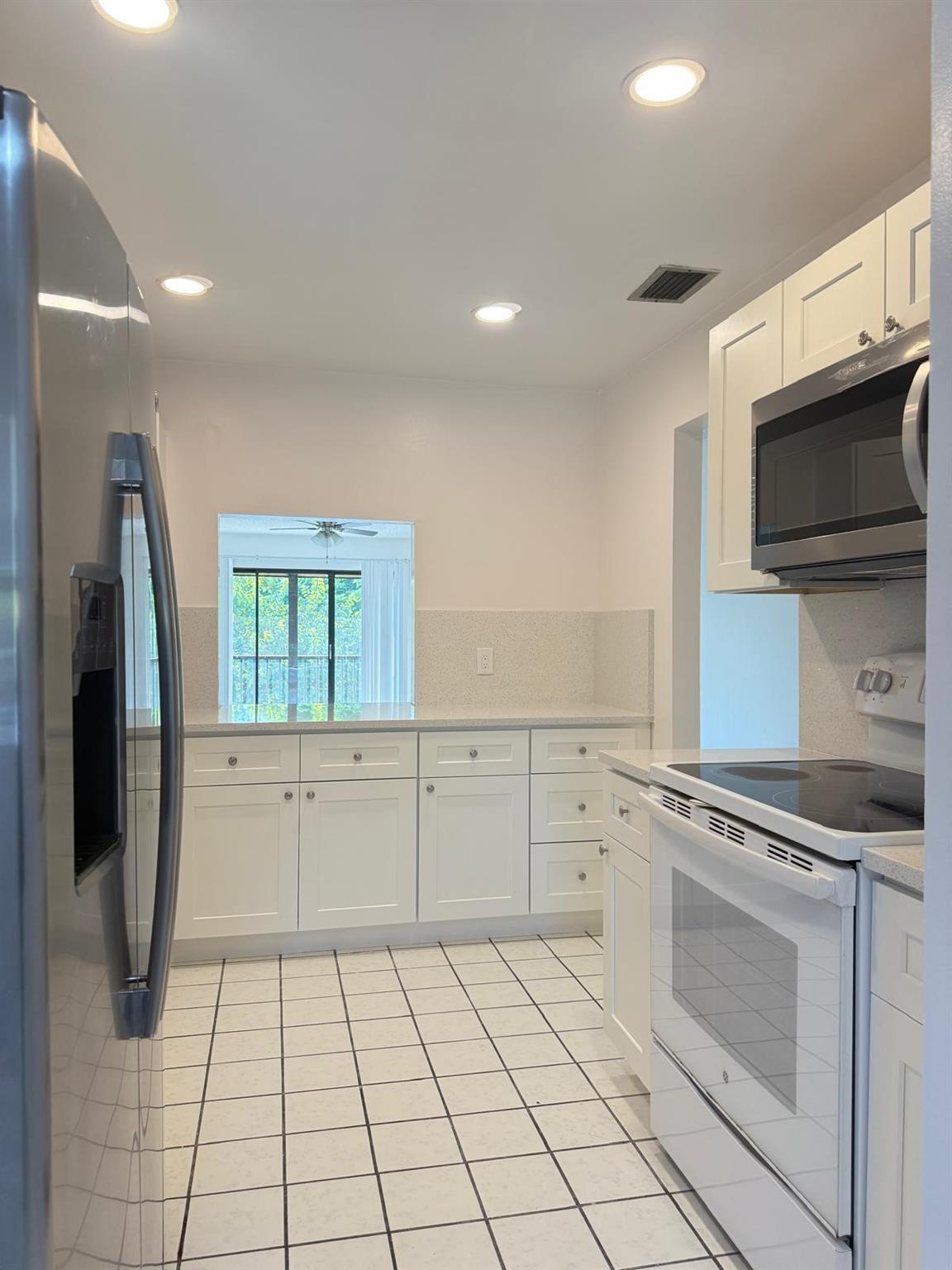 FOREST HILL VILLAS GARDEN - Residential Lease