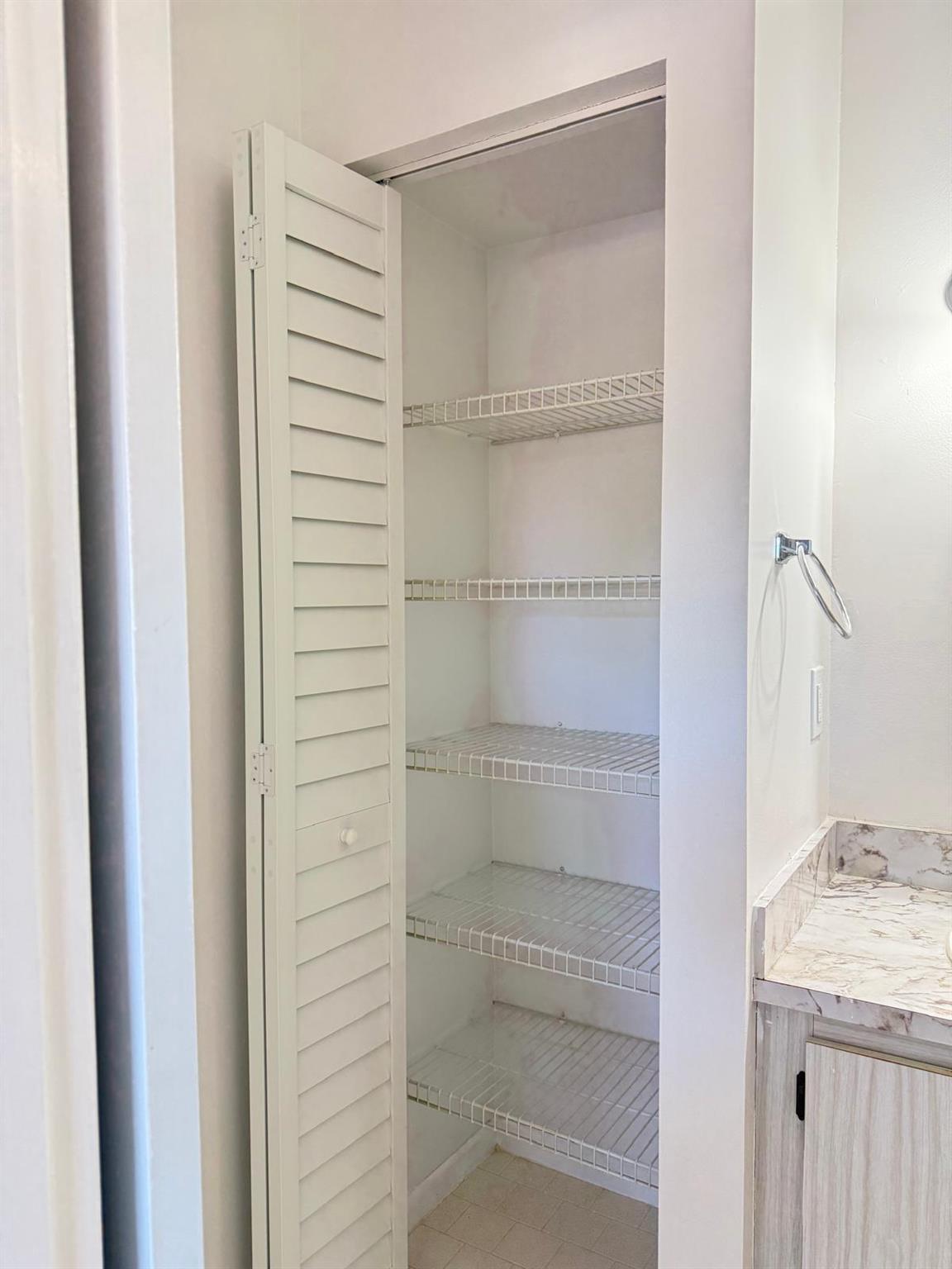 FOREST HILL VILLAS GARDEN - Residential Lease