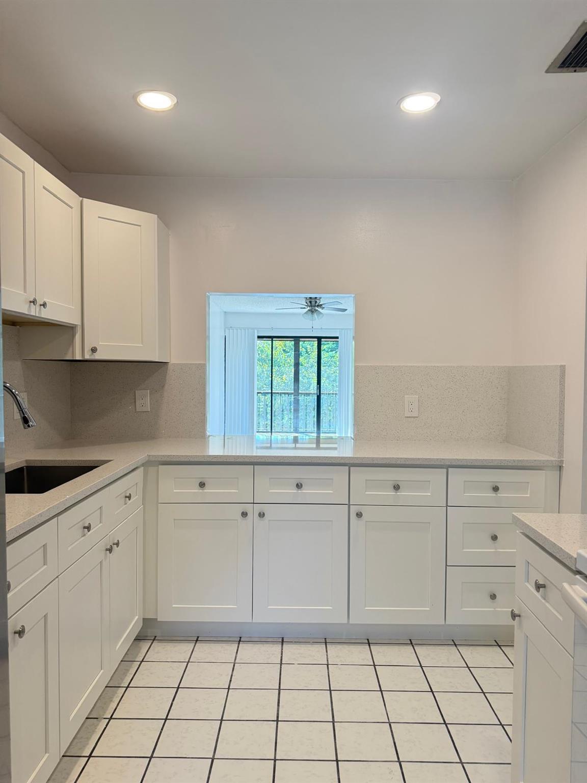 FOREST HILL VILLAS GARDEN - Residential Lease