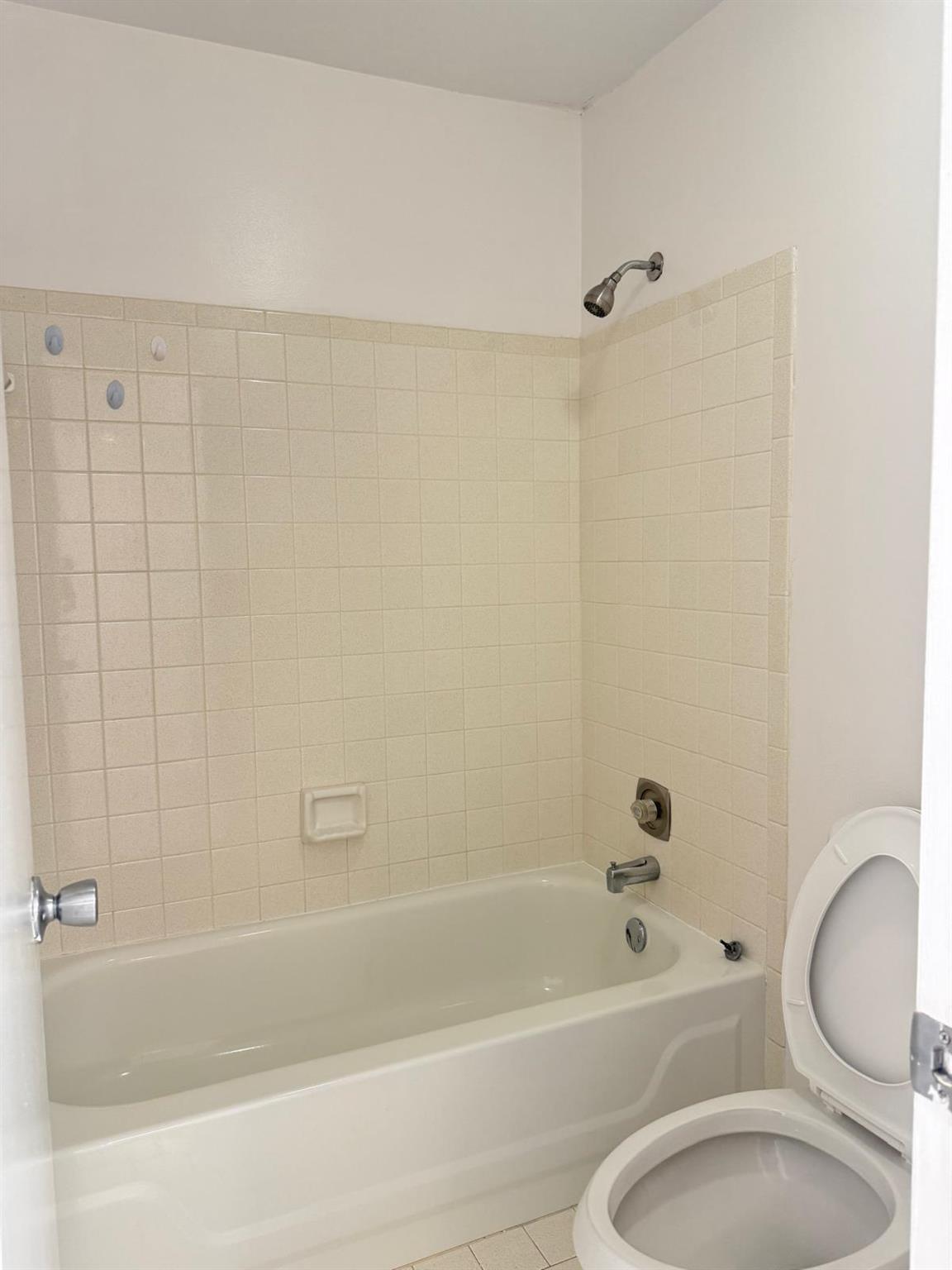 FOREST HILL VILLAS GARDEN - Residential Lease