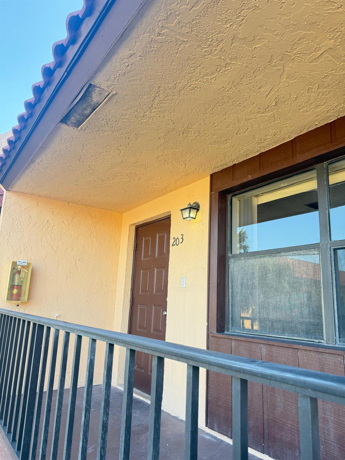 FOREST HILL VILLAS GARDEN - Residential Lease