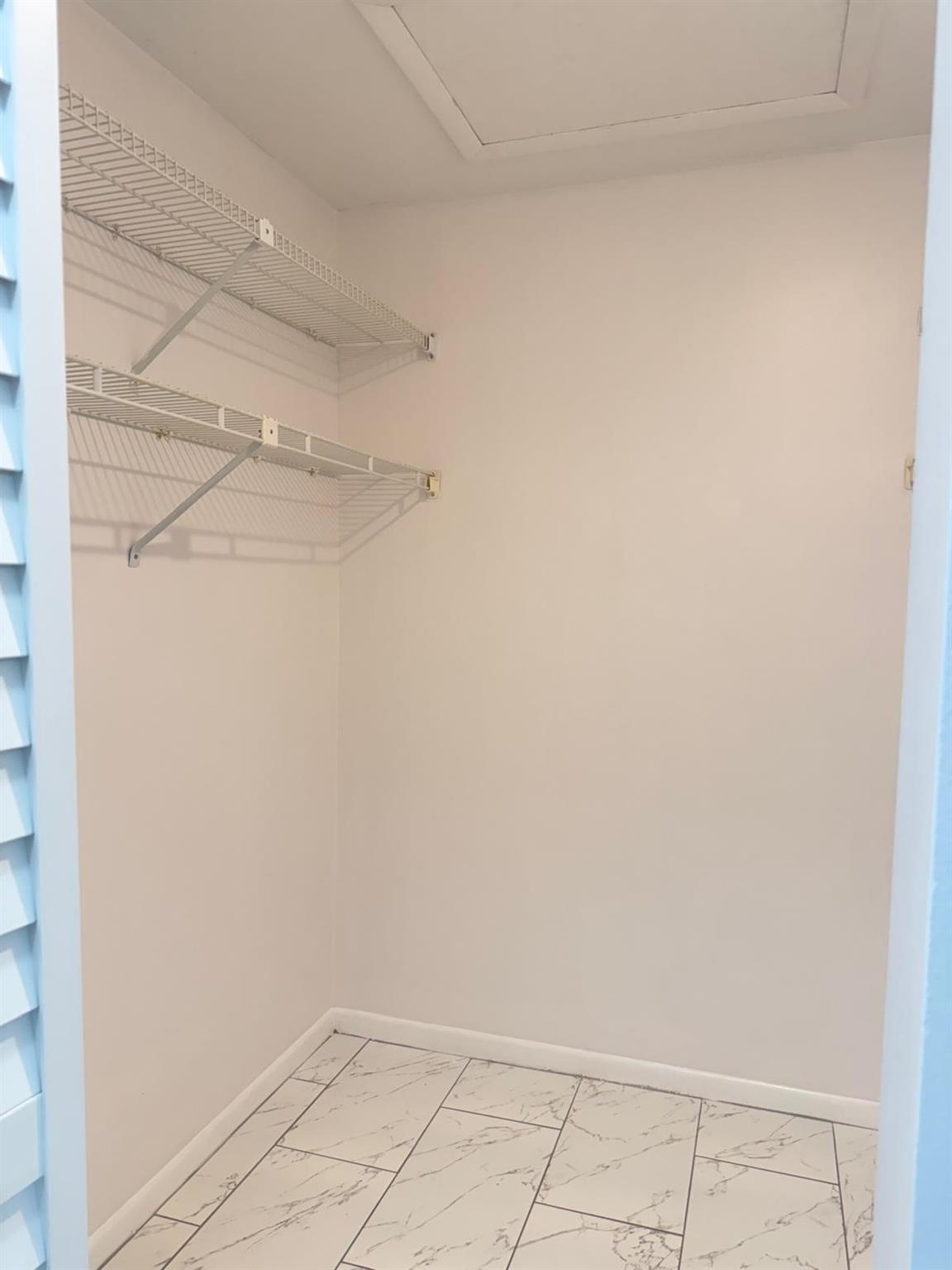 FOREST HILL VILLAS GARDEN - Residential Lease