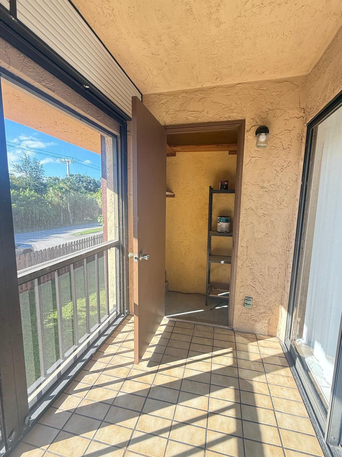 FOREST HILL VILLAS GARDEN - Residential Lease