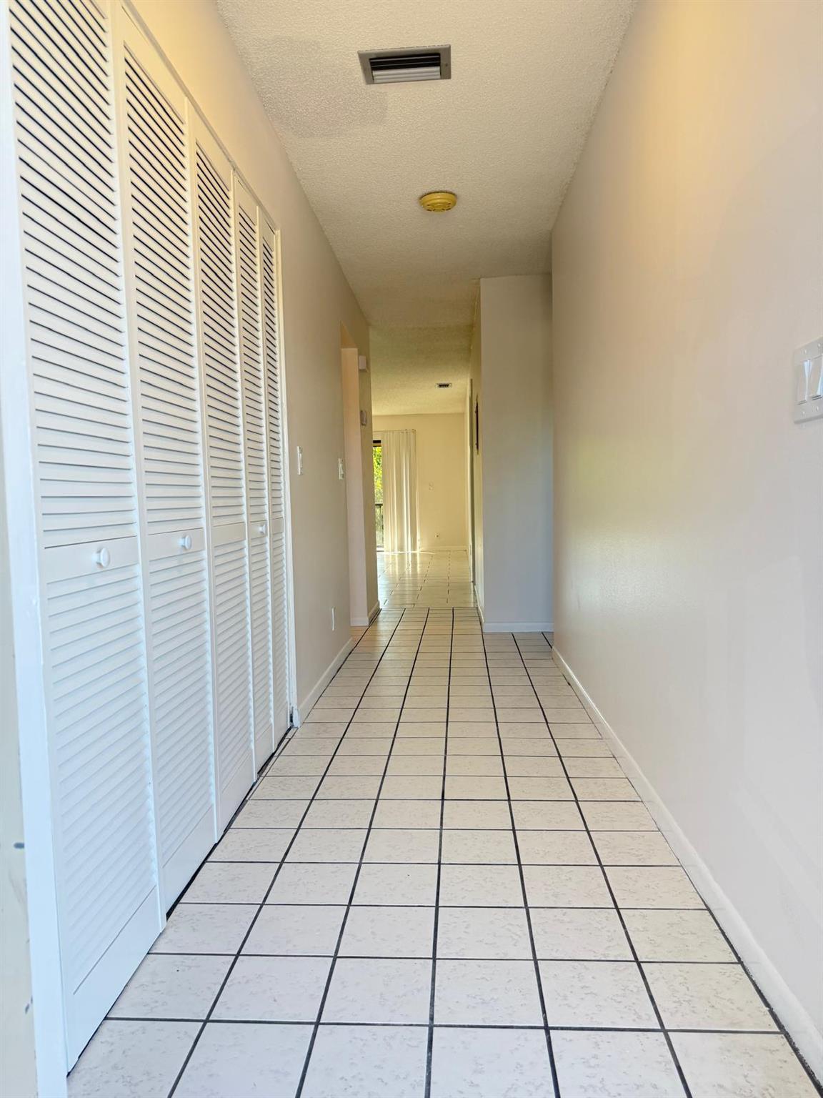 FOREST HILL VILLAS GARDEN - Residential Lease