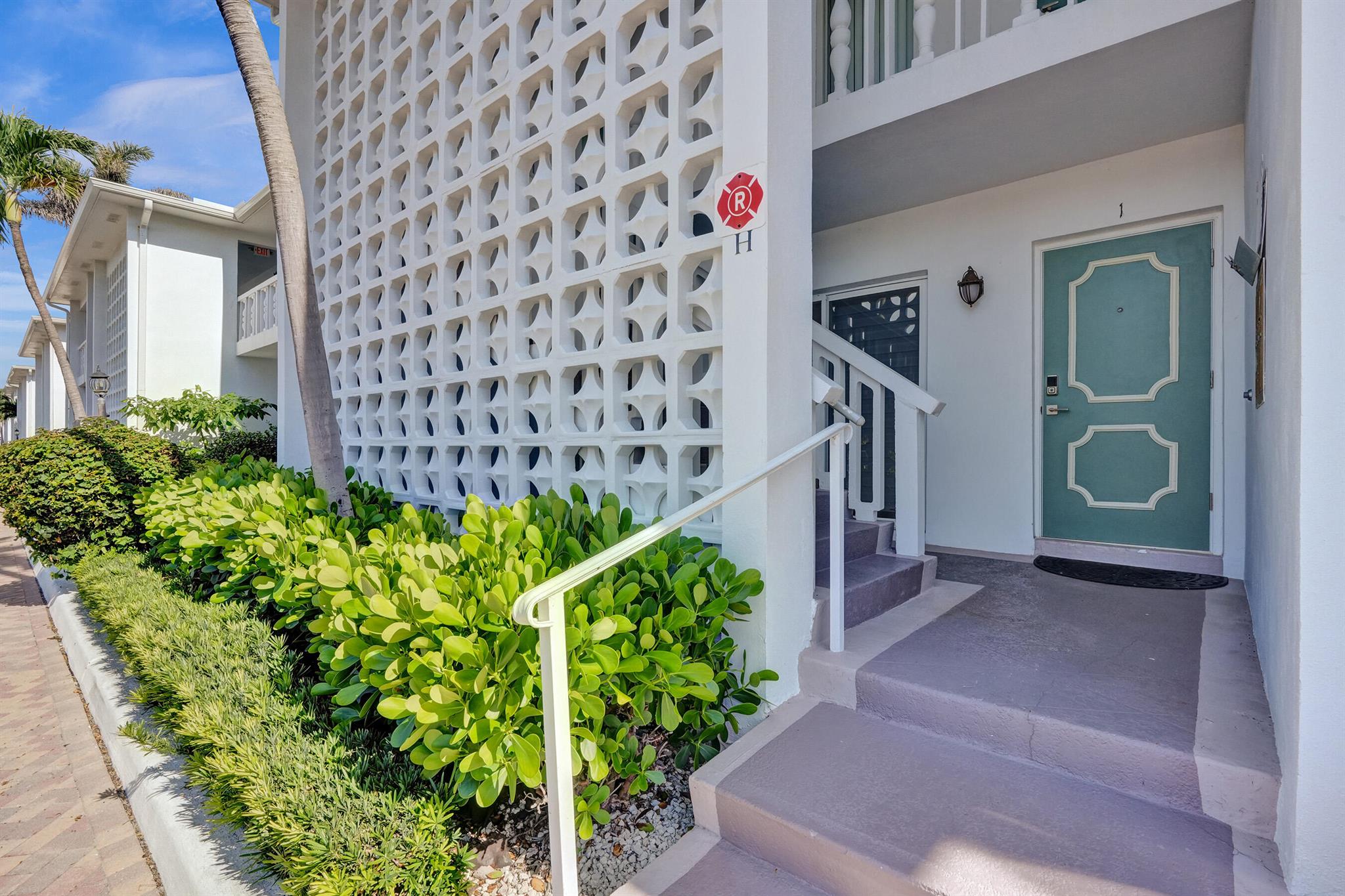 PALM BEACH VILLAS CONDO - Residential