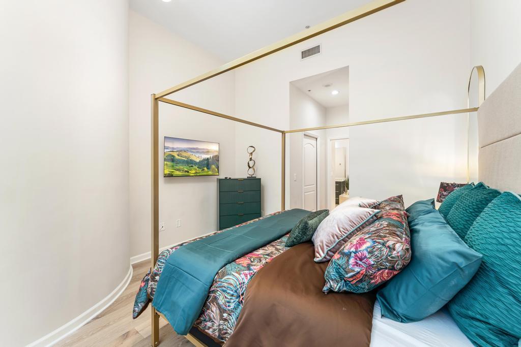 ONE CITY PLAZA CONDO - Residential Lease