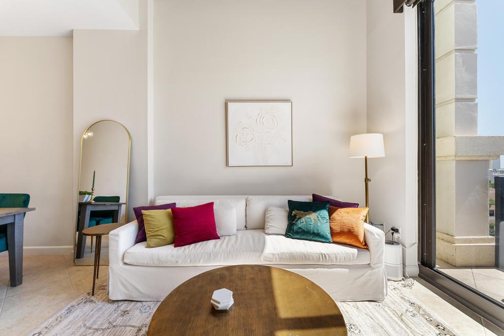 ONE CITY PLAZA CONDO - Residential Lease