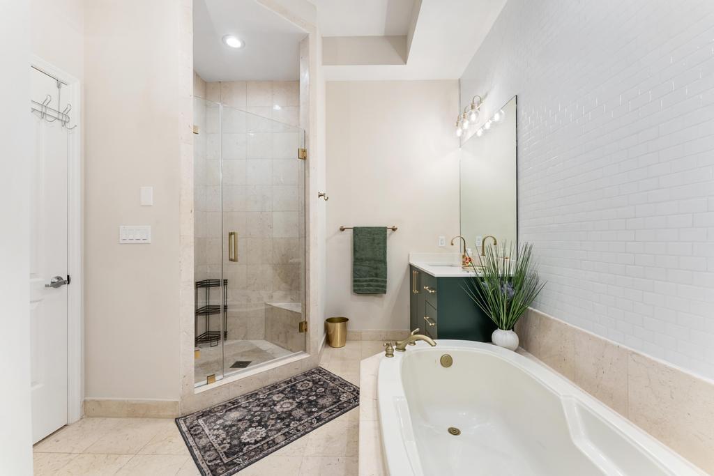 ONE CITY PLAZA CONDO - Residential Lease