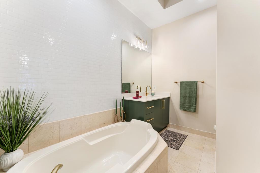 ONE CITY PLAZA CONDO - Residential Lease