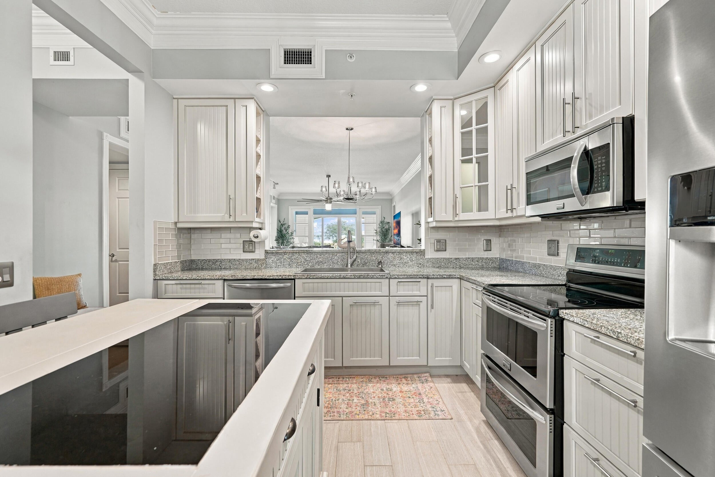 32 Harbour Isle Drive W 103