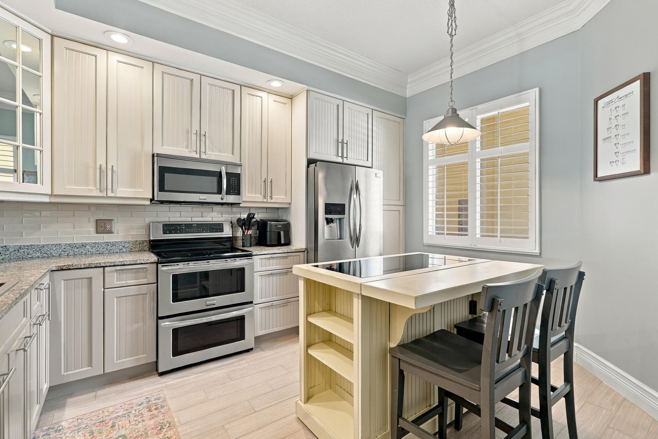 32 Harbour Isle Drive W 103