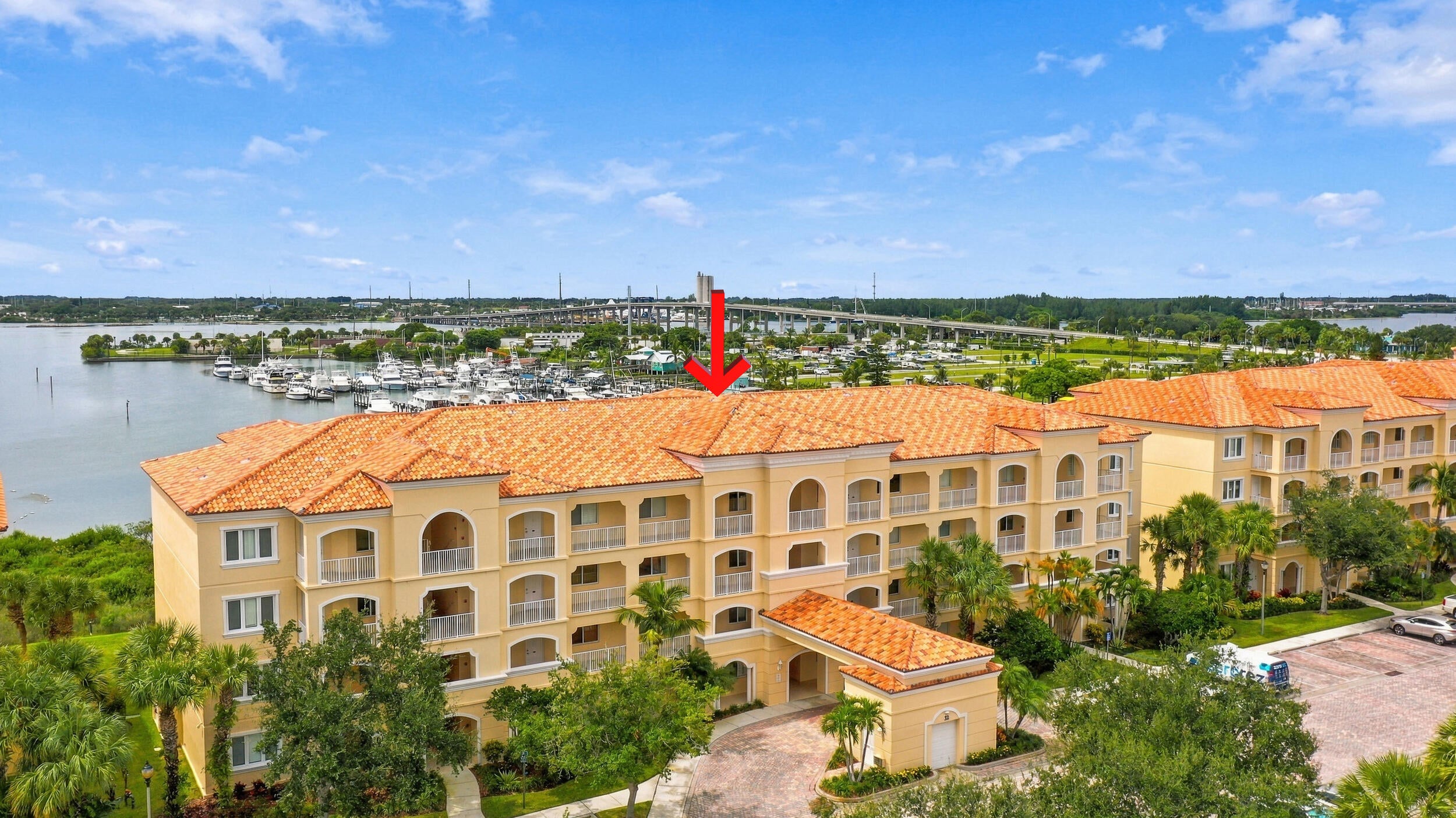 32 Harbour Isle Drive W 103