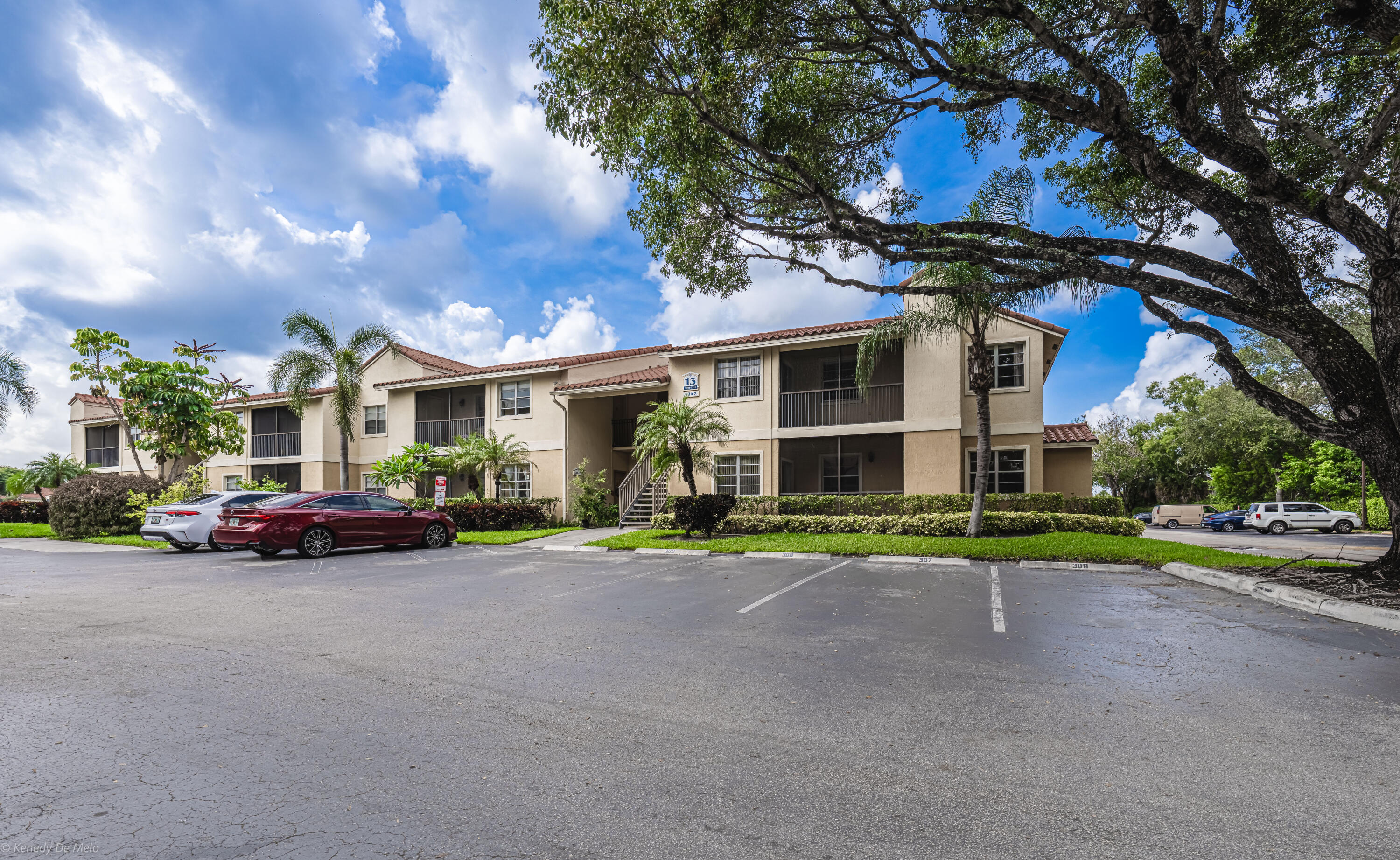 2 bedroom 1 bath condo completely renovated with wood floors, new appliances and full size washer and dryer in unit. Gated community with tennis, car wash, picnic area, dog park, indoor racquet ball, and more.