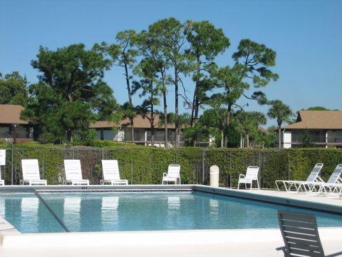 Great First floor 2/2 unit in Chasewood. Freshly painted and clean carpets. Near shoppes, community pool and tennis courts in community. Basic cable, water and sewer included.Admin fee of $95 is required to listing office. JLR must run our own credit/background which is $50 per adult over 18 years of age. only 1 pet at Chasewood . See rules and regs under documents.