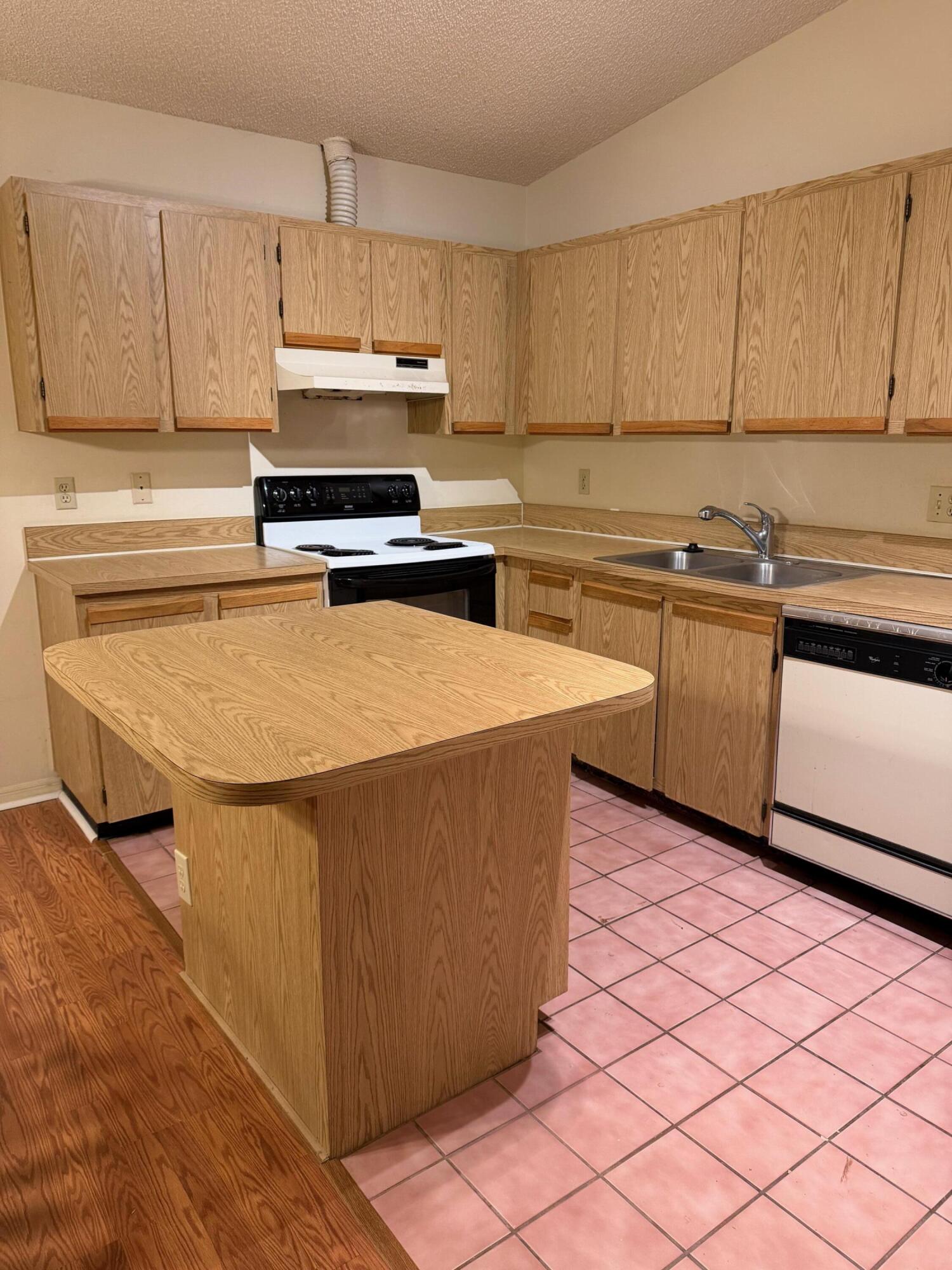 WESTCHESTER TOWNHOUSES - Residential