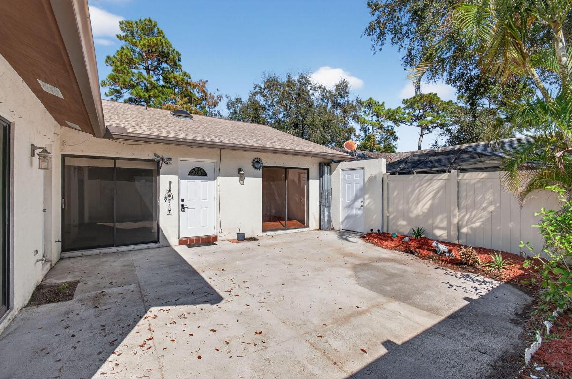 SUGAR POND MANOR OF WELLINGTON - Residential