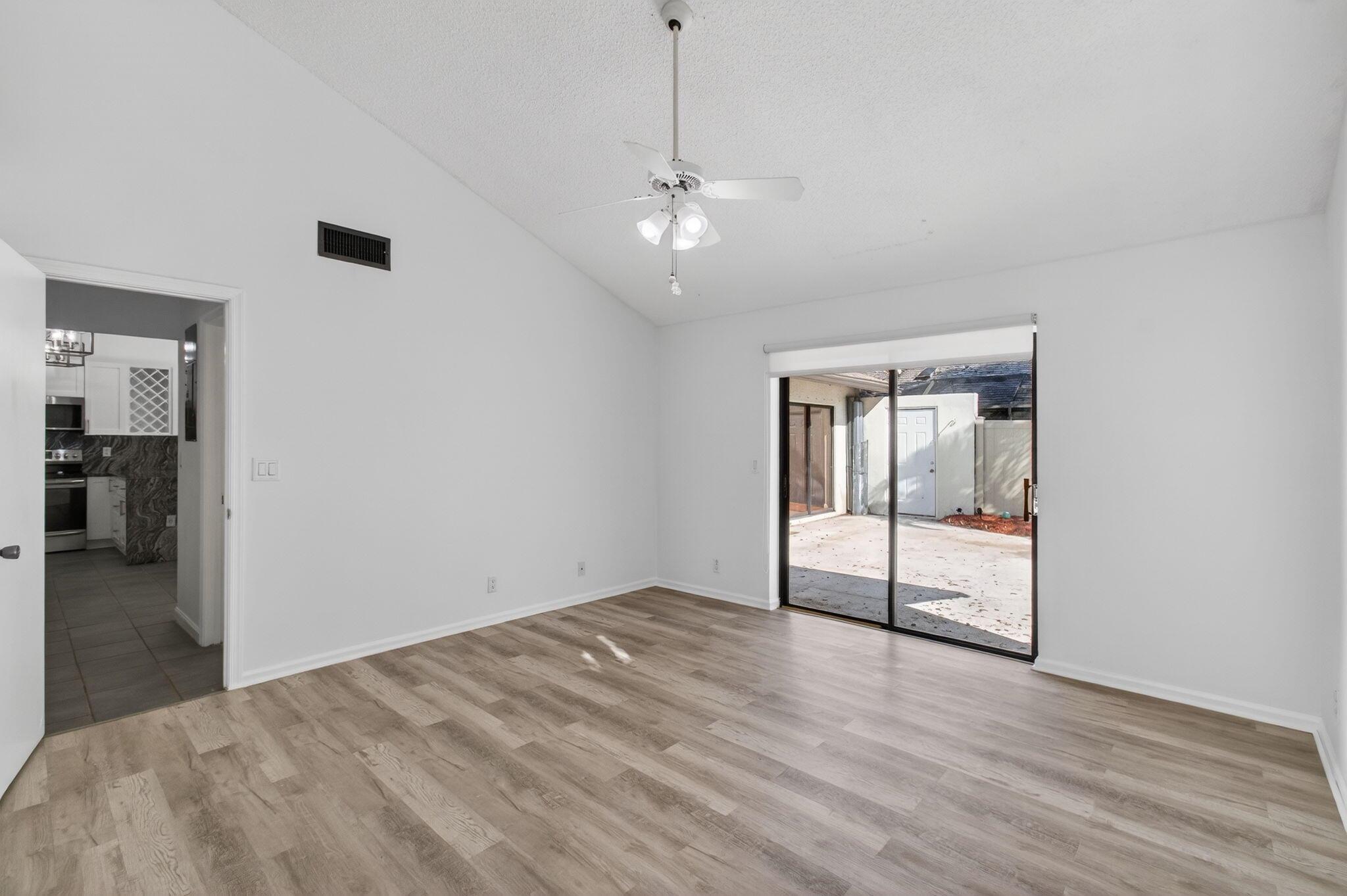 SUGAR POND MANOR OF WELLI - Residential