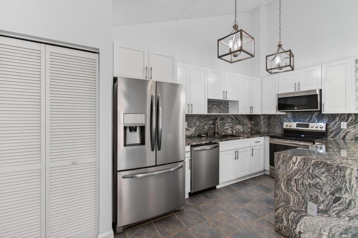 SUGAR POND MANOR OF WELLINGTON - Residential