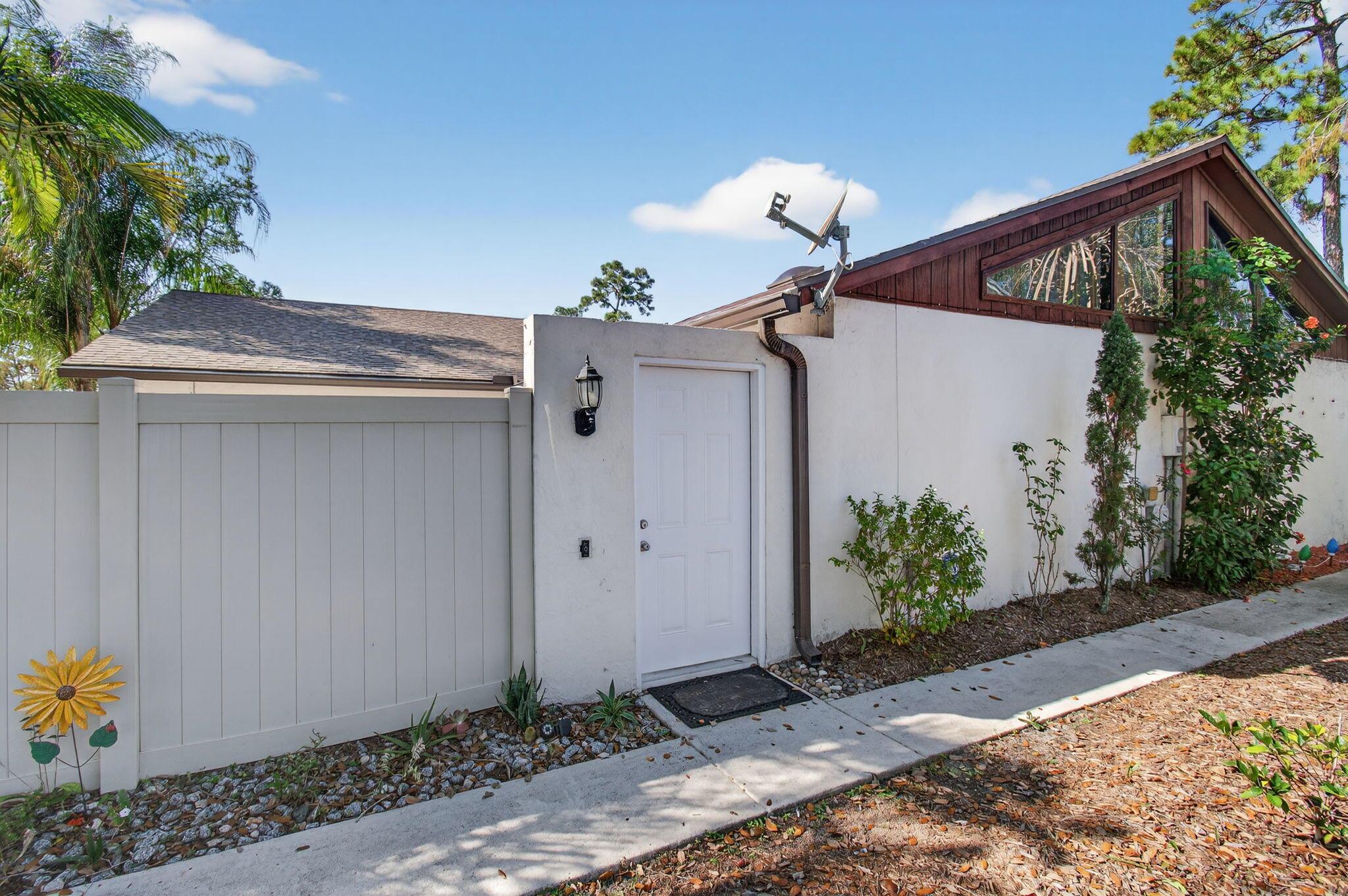 SUGAR POND MANOR OF WELLI - Residential