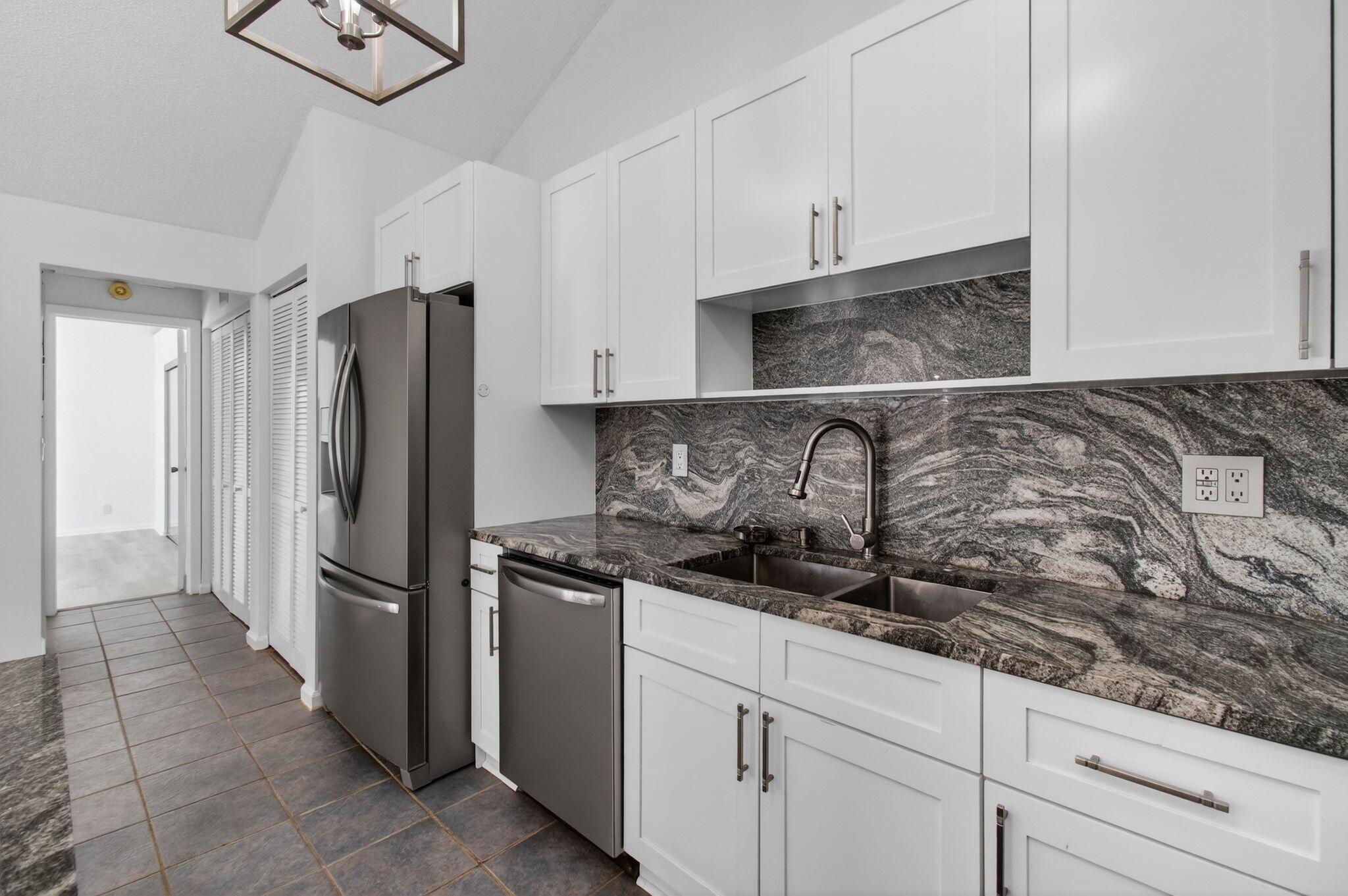 SUGAR POND MANOR OF WELLI - Residential