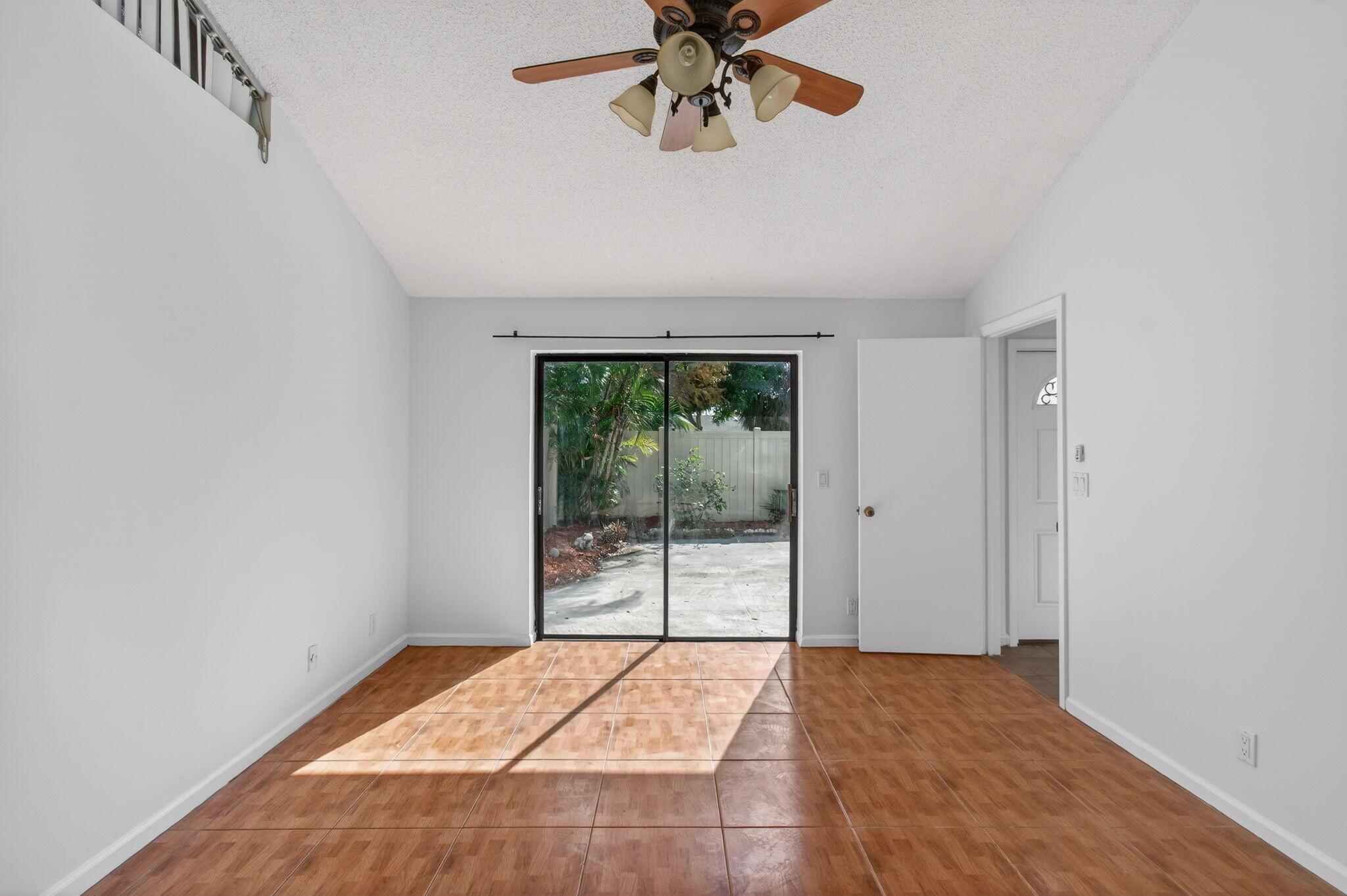 SUGAR POND MANOR OF WELLI - Residential