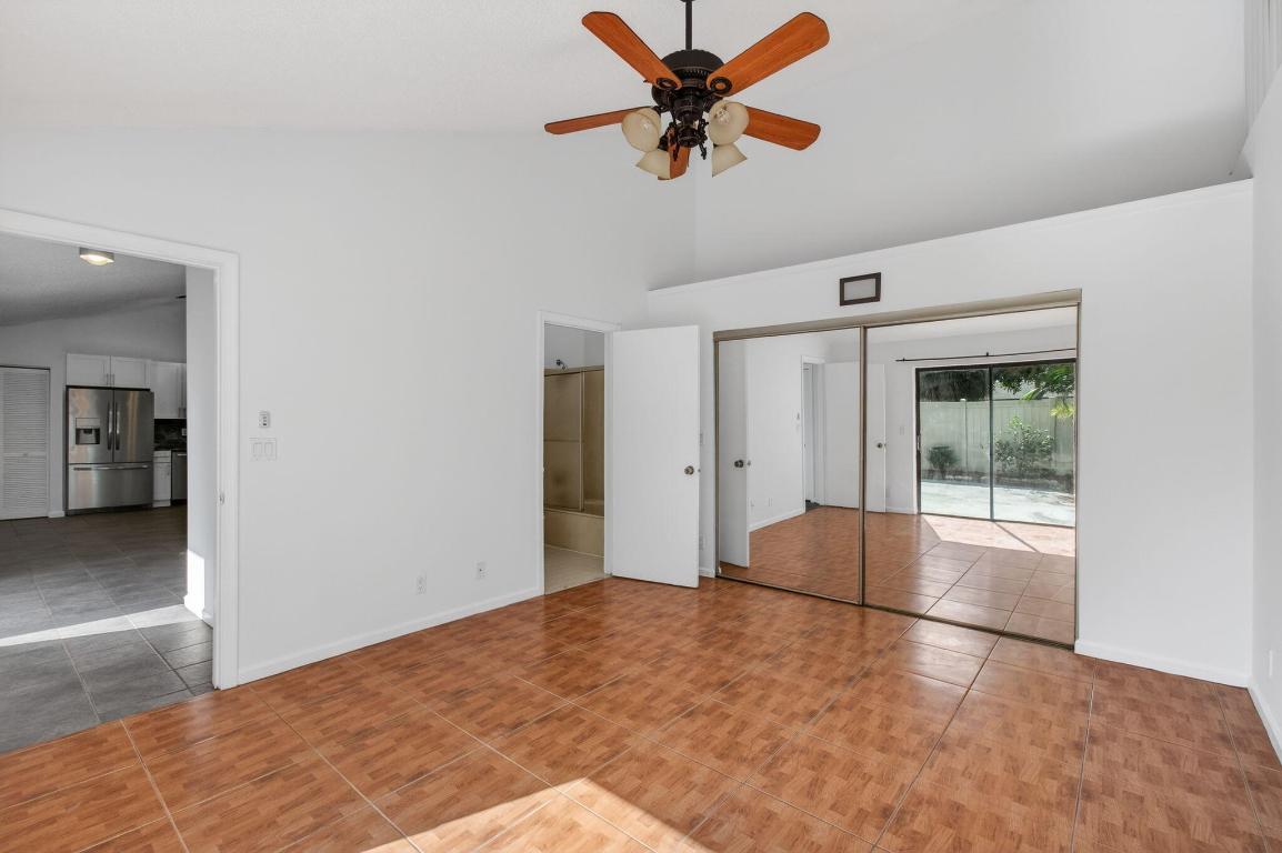 SUGAR POND MANOR OF WELLINGTON - Residential